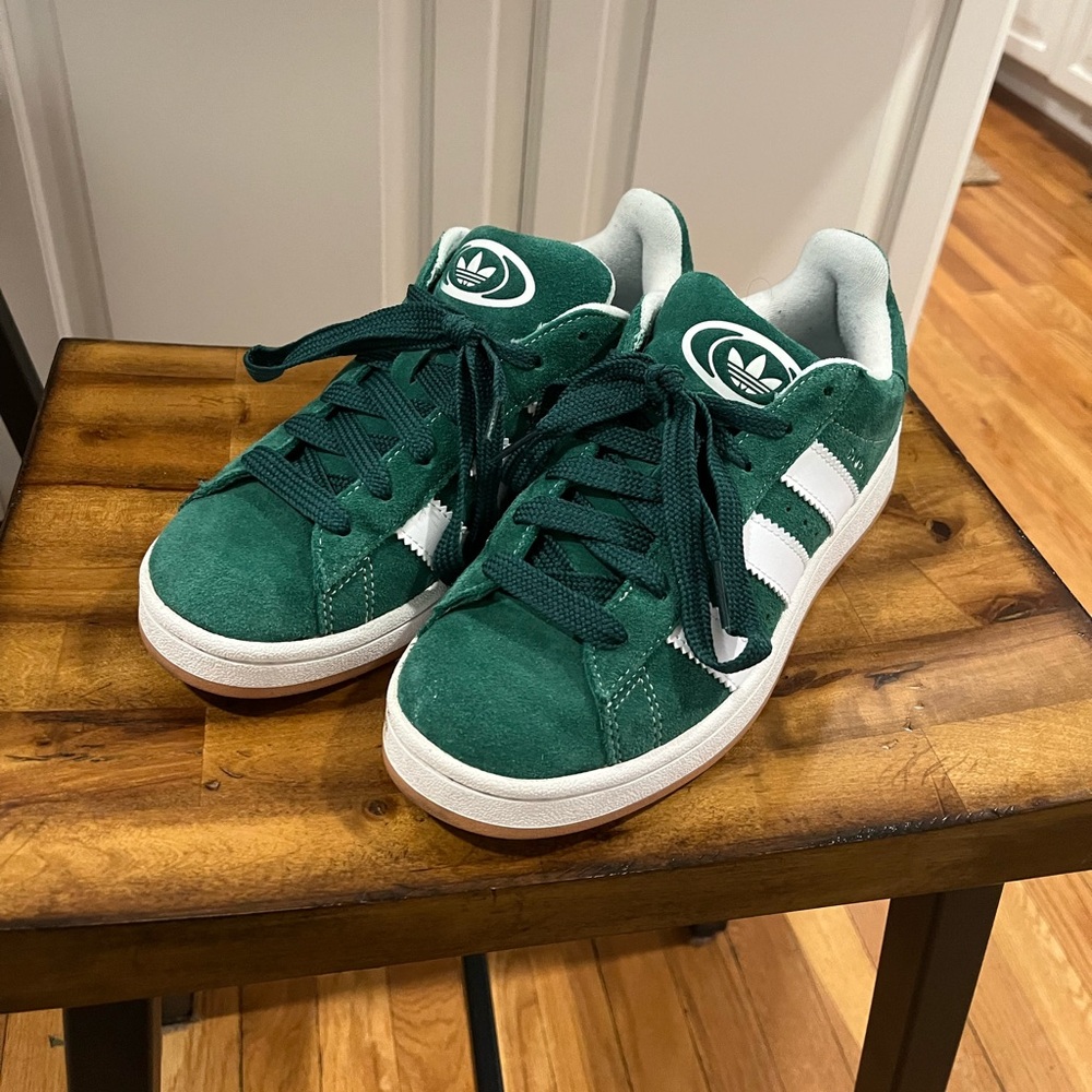 Brand new Green Campus 00s  size 7! In great condition and never  worn!